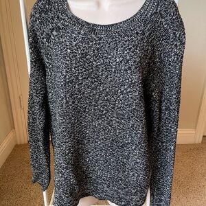 GAP black and white top size M